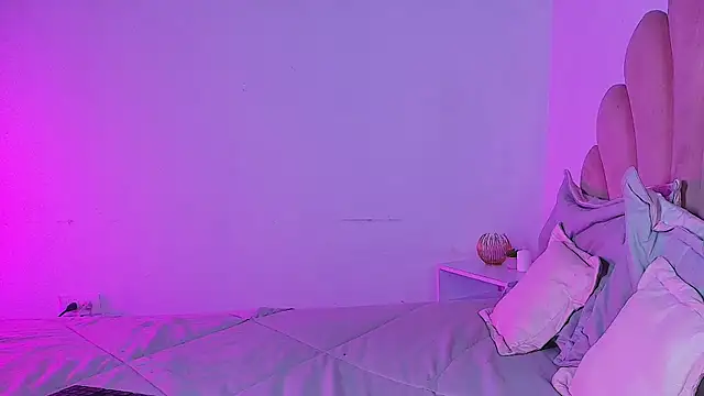 MiaColucci18 라이브 XXX 채팅