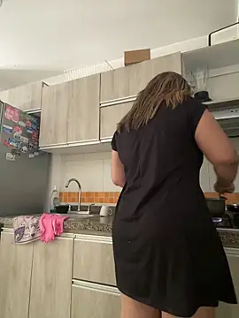 Kira_Spiicy élő XXX-chatje