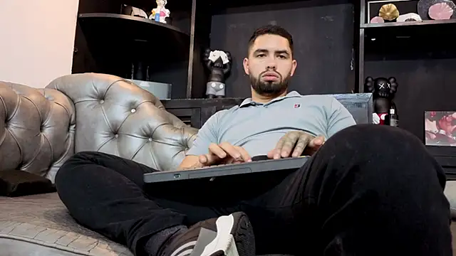 matteosantos: онлайн-секс-чат