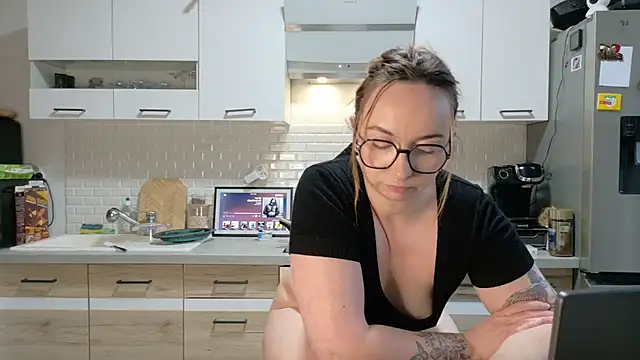 دردشة TokyoAna الجنسية المباشرة