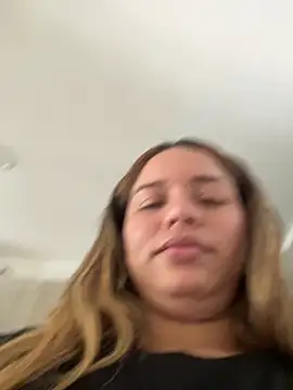 Chat XXX en directo de Kira_Spiicy