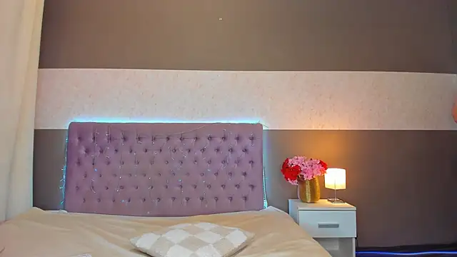 Chat +18 de NikkiBustt ao vivo