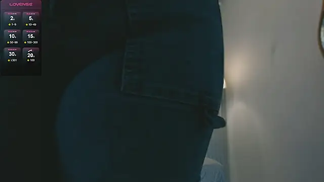 zoe_hugeboobs élő XXX-chatje