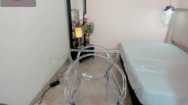 CharlotteKing8 élő XXX-chatje