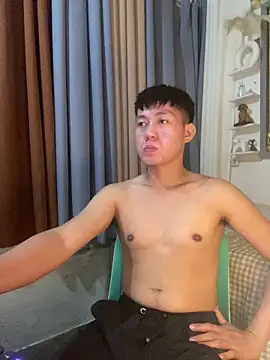 xshyboyx Adlı Modelin Canlı XXX Sohbeti