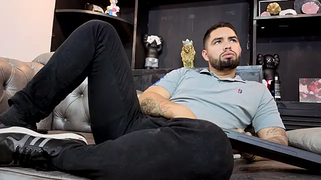 matteosantos Adlı Modelin Canlı XXX Sohbeti