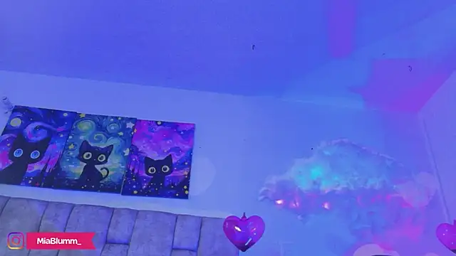 Živý XXX chat MiiaBlumm_