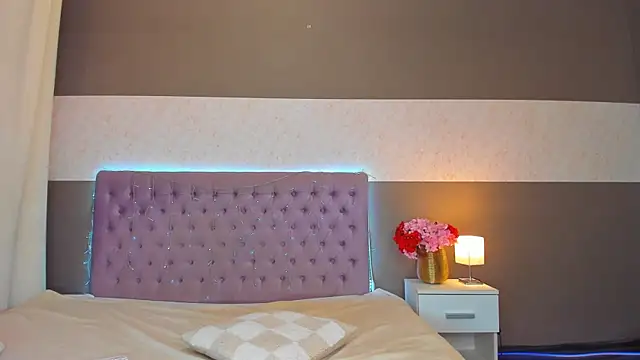 دردشة NikkiBustt الجنسية المباشرة