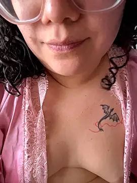 VanesssaMilf_ élő XXX-chatje