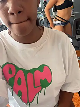 Emi_rousse live XXX chat