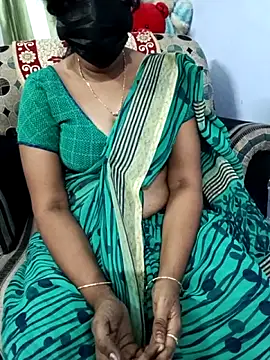 Tinarosy13 webkamerás műsora