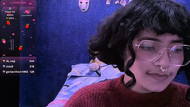 دردشة NinaYellow الجنسية المباشرة