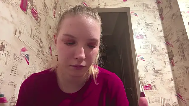 RinaBalle: διαδικτυακό σόου στην κάμερα