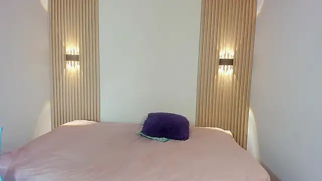 Show modela VioletHall2 na web-kameri