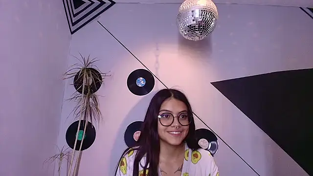 Lilith_and_Khloe 라이브 XXX 채팅