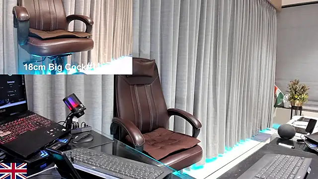 OnlineBossUK Live XXX-chat