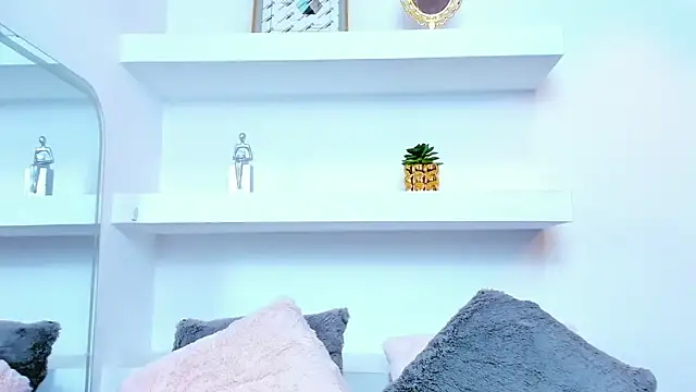 IsabellaMonet 即時 XXX 聊天