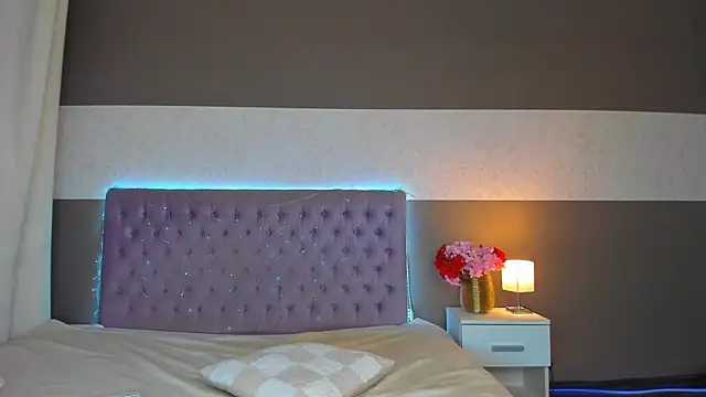 NikkiBustt 即時 XXX 聊天