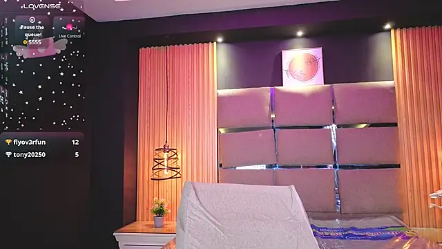 Emily_Roberts9's Live XXX Chat