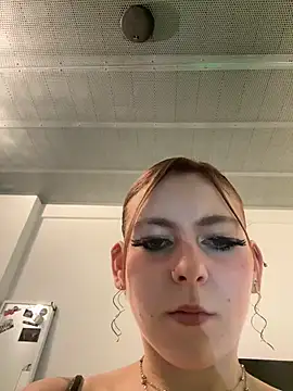 Milli-Kiss live XXX chat