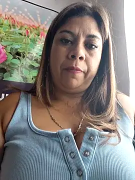 Chat +18 de Laura-Hernandez ao vivo