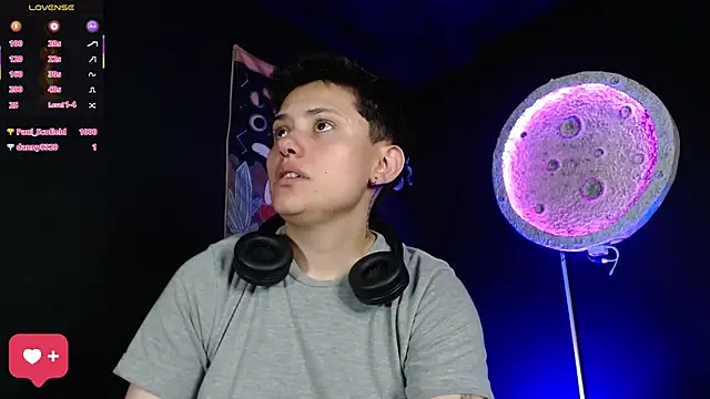 Chat +18 de girl_intense444 ao vivo