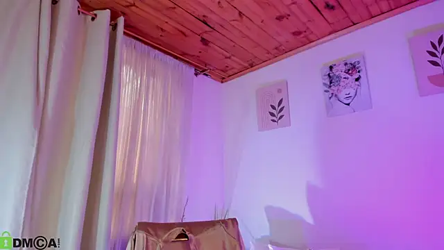 Lauraricci__ élő XXX-chatje