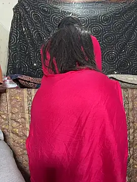 Miss__Malaika: διαδικτυακό σόου στην κάμερα