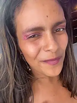 Chatroom XXX en direct de Naya_Noir