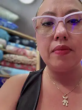 VIOLETA-25_ élő XXX-chatje