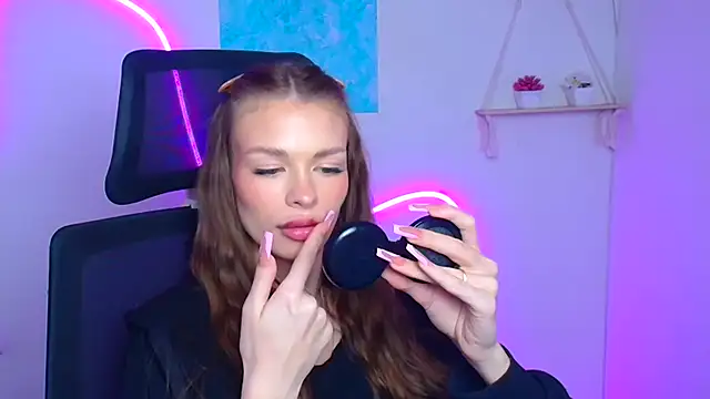 Lina_Loveuu élő XXX-chatje