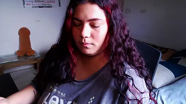 girl_milk2 élő XXX-chatje