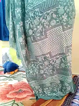 NEERU-STRIP – Live XXX-chat