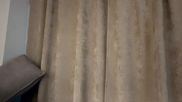 NyxaraBloom Adlı Modelin Canlı XXX Sohbeti