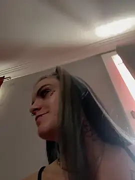 IttyBittyStonie's Live XXX Chat