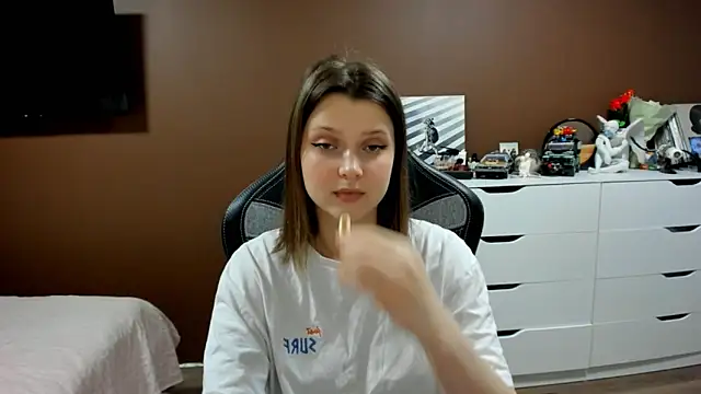 دردشة SoniNesti الجنسية المباشرة