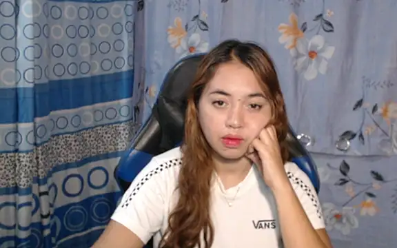 urlover_mae26's Live XXX Chat