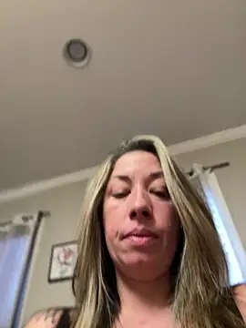 MiraKisss' Live XXX Chat