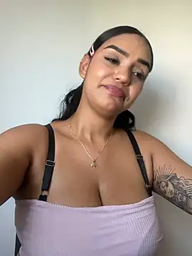 دردشة Sara-77 الجنسية المباشرة