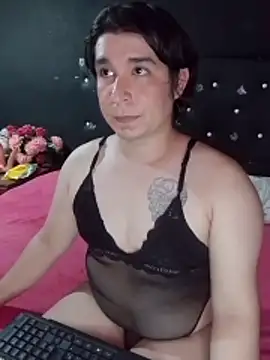 Kaissydoll: διαδικτυακό σόου στην κάμερα