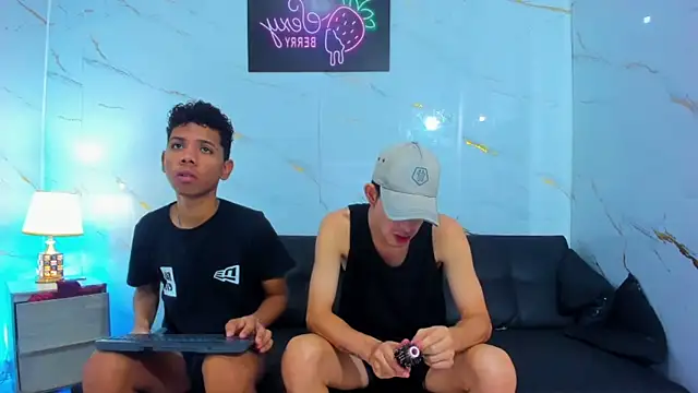 Spicy_guys' Webcam Show