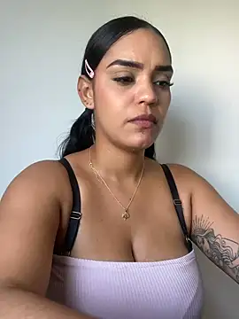 Sara-77 Live XXX-Chat