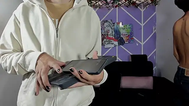 Czat XXX na żywo – heyy_noah11