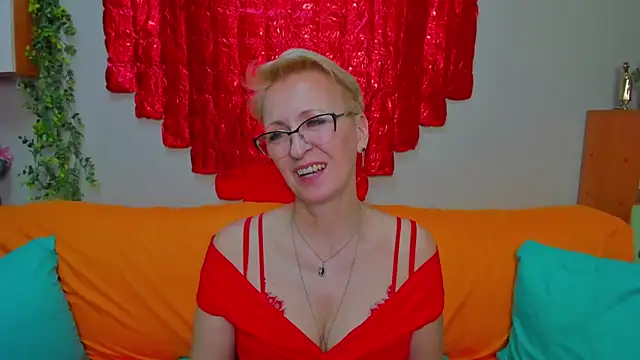 iamyourdream89 Adlı Modelin Canlı XXX Sohbeti