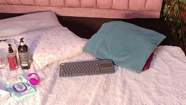 MiaJanss: онлайн-секс-чат