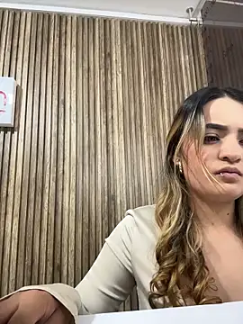 Antonella_Julieta: διαδικτυακό σόου στην κάμερα