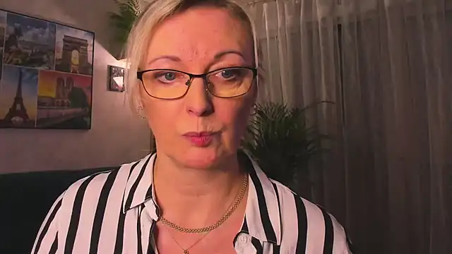 Pokazy przed kamerką – vanessa_chat