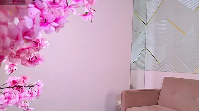 milanastars: онлайн-секс-чат