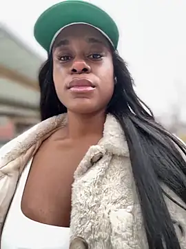 TikaMoon: онлайн-секс-чат