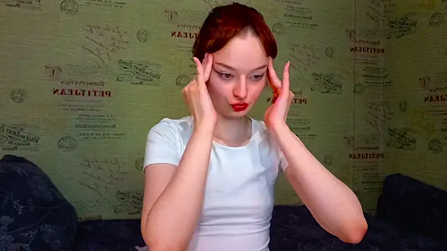 emi_less Live XXX Chat